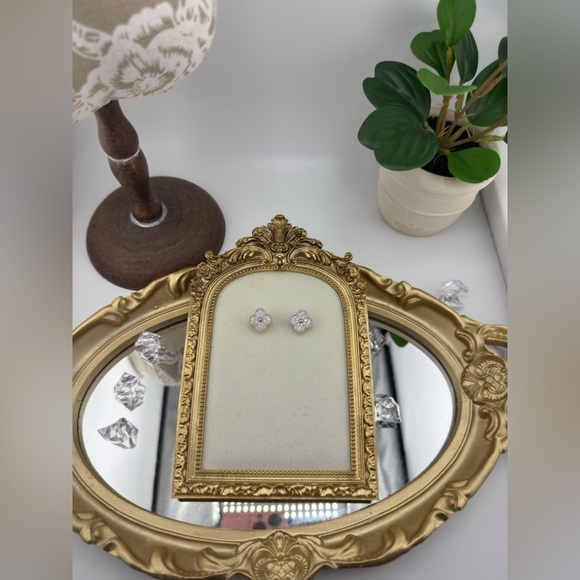 Lucky Alhambra Clover Earrings with Logo – Sterling Silver & Cubic Zirconia - Picture 4 of 7